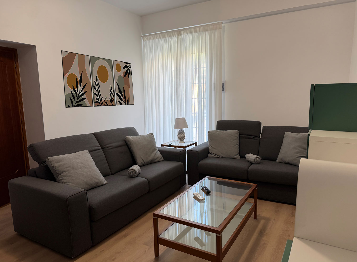 Soggiorno con divani e zona relax nella Casa Vacanze Antea a Lenola
