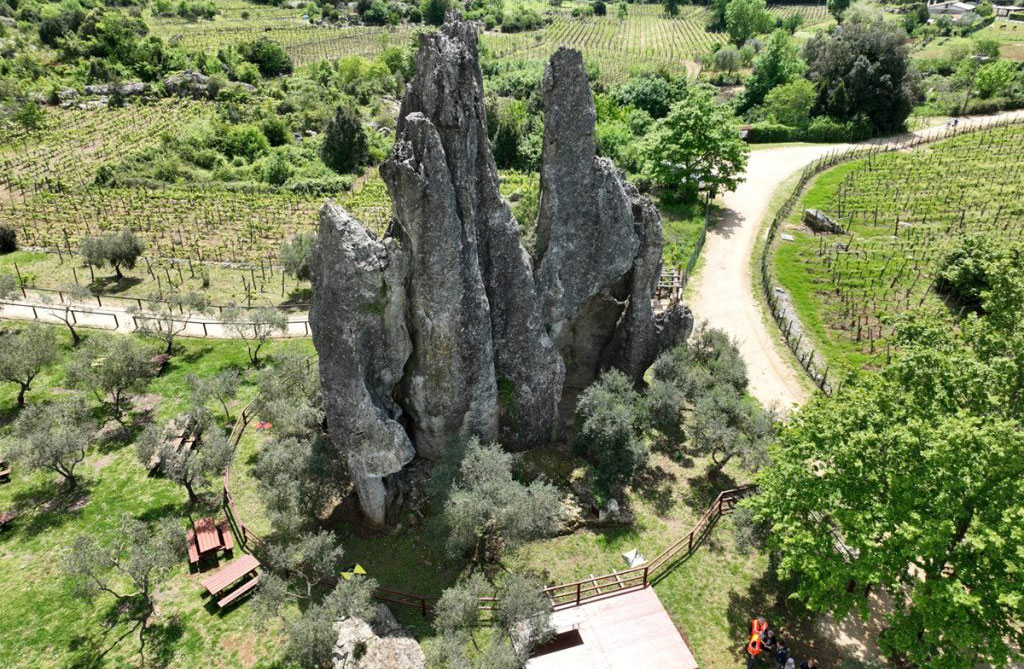 Veduta aerea del Monumento Naturale di Camposoriano con la caratteristica Rava Bianca